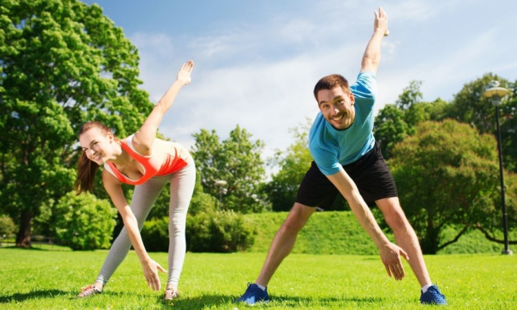 决胜盘来了！卡林斯卡娅追身发球造成对手失误扳回一盘